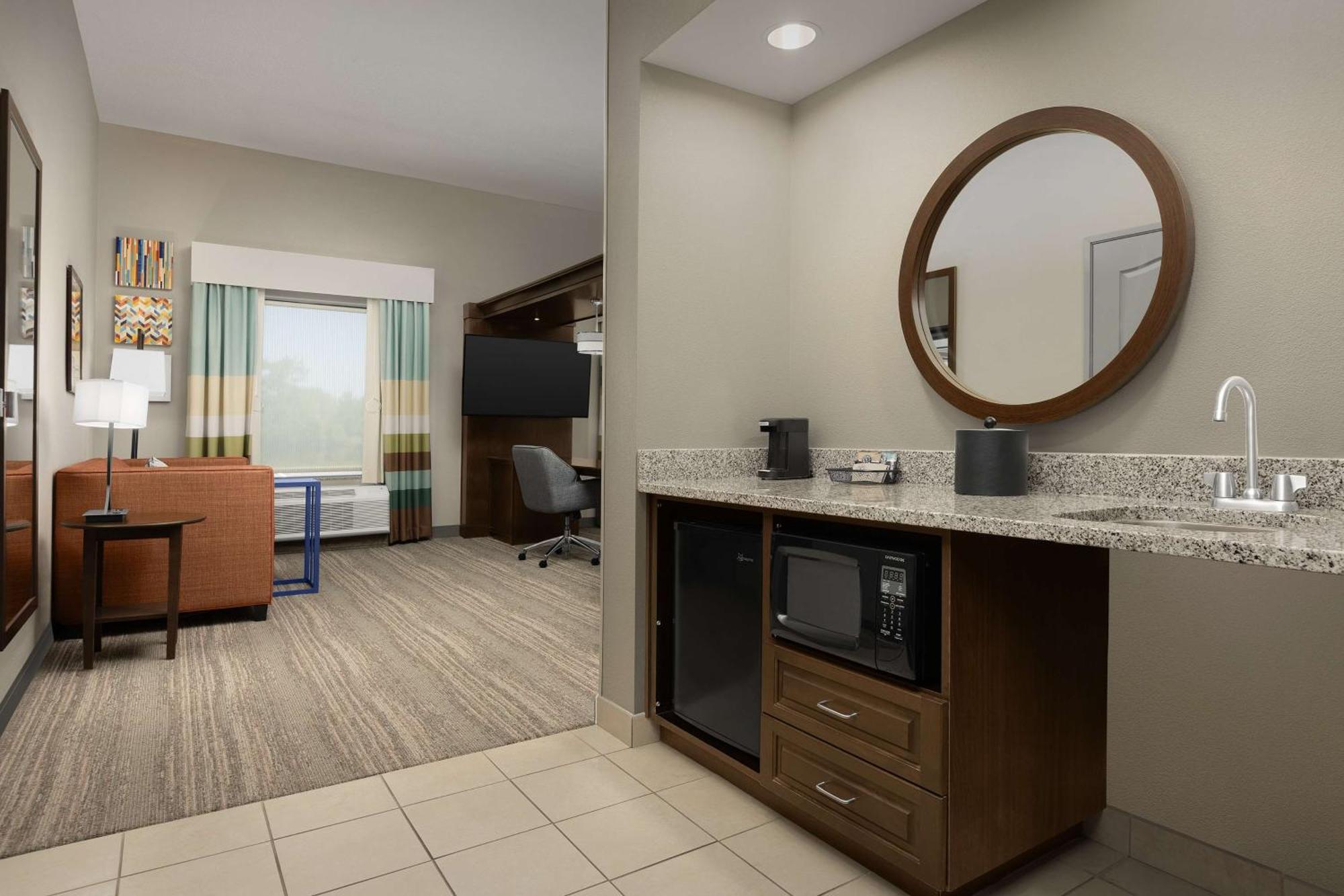 Hampton Inn & Suites Huntsville Research Park Area Exteriör bild