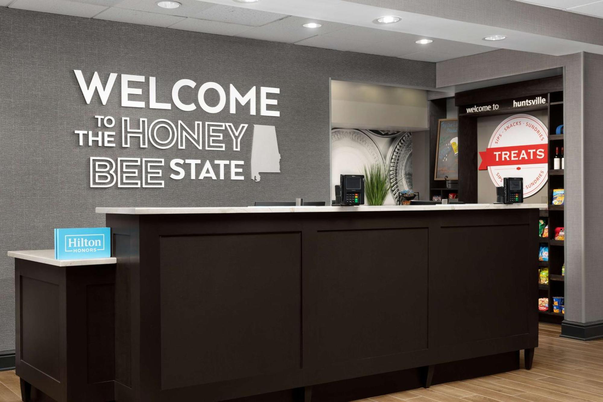 Hampton Inn & Suites Huntsville Research Park Area Exteriör bild