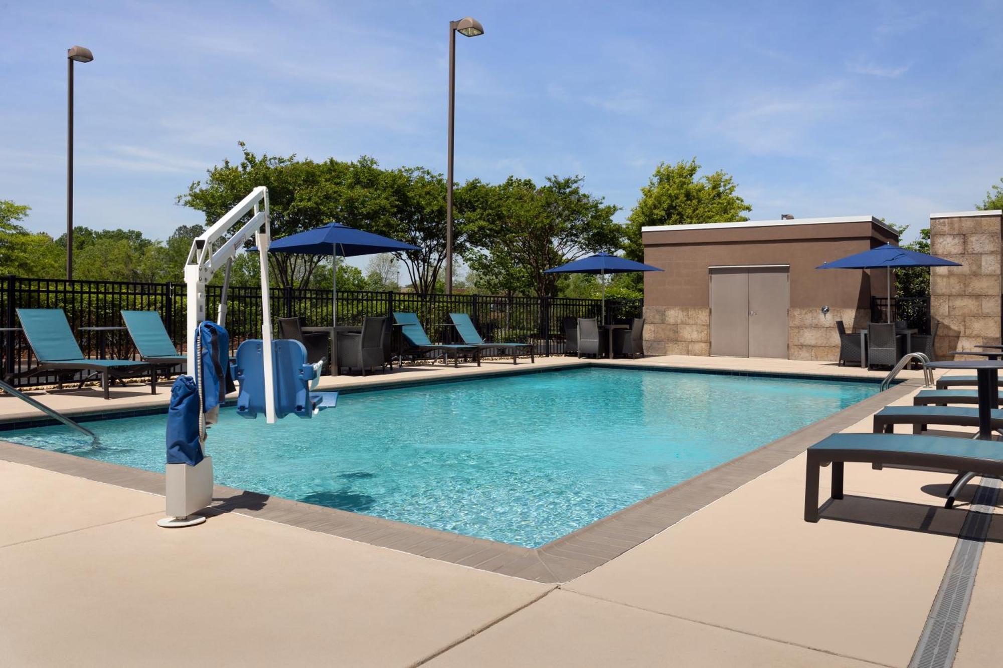 Hampton Inn & Suites Huntsville Research Park Area Exteriör bild